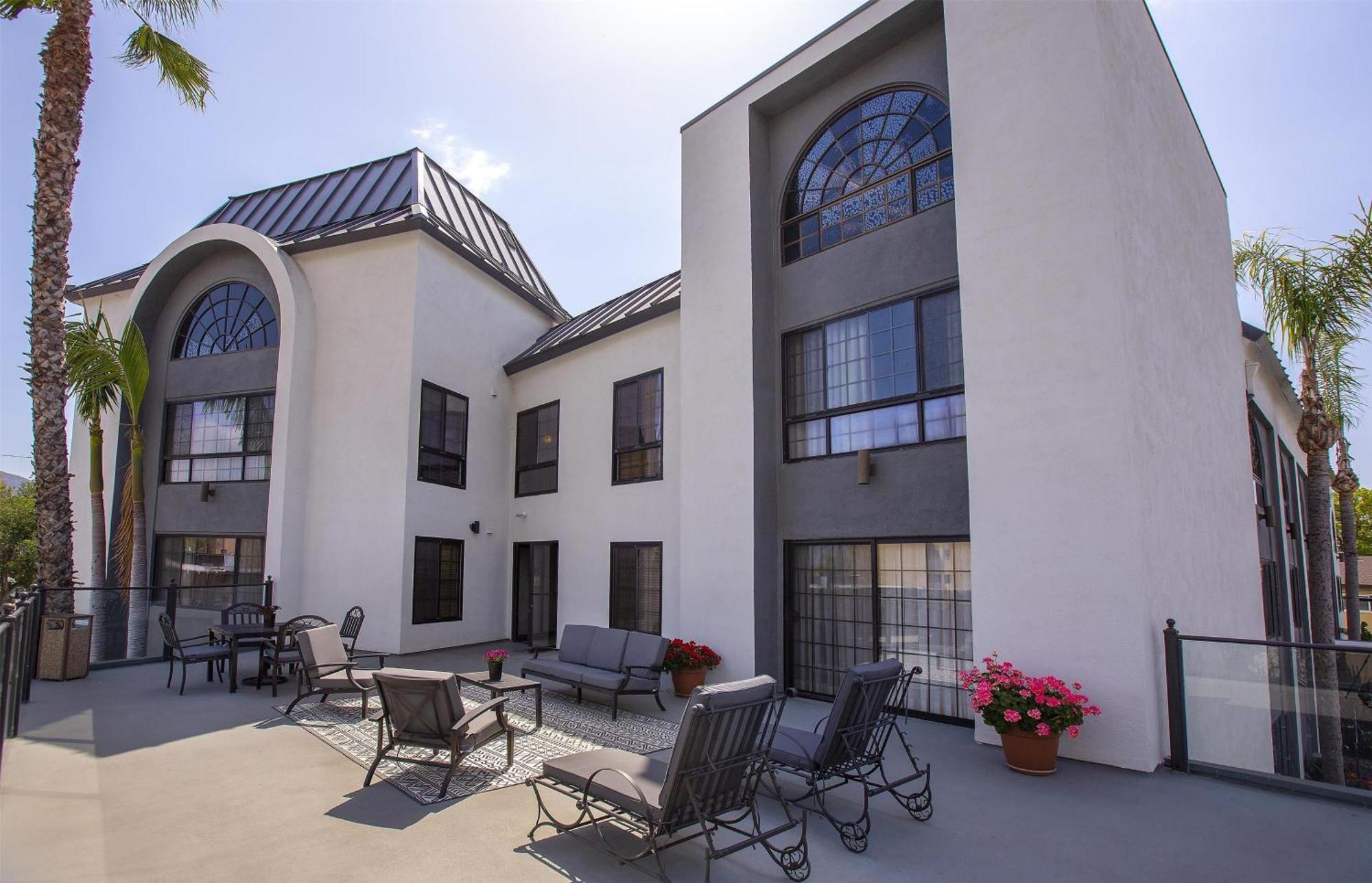Coast Burbank Hotel Exterior photo